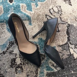 Dream Pairs black pointy toe heels size 11